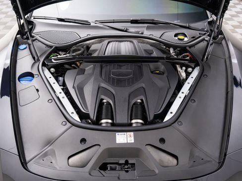 Used 2024 Porsche Panamera image 30