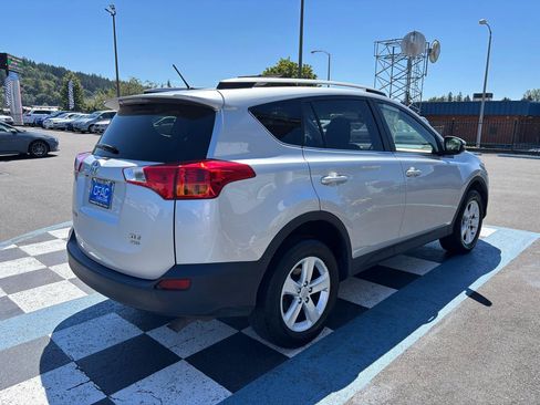 Used 2013 Toyota RAV4 XLE AWD/4WD image 5