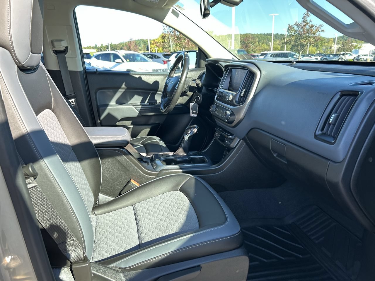 Used 2022 Chevrolet Colorado Z71 AWD/4WD image 15