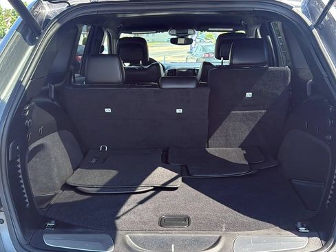 Used 2019 Jeep Grand Cherokee Limited AWD/4WD image 10