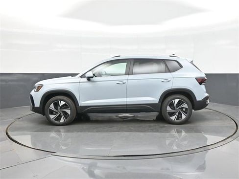 New 2026 Volkswagen Taos SE image 4