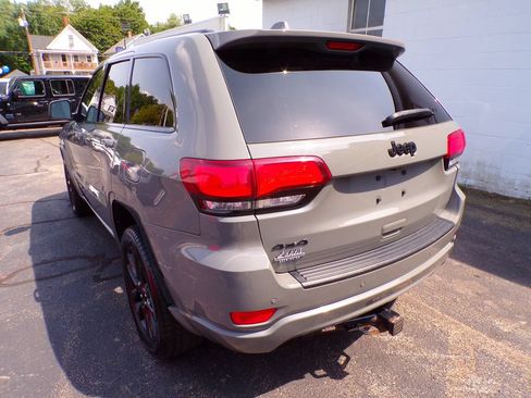Certified 2022 Jeep Grand Cherokee Laredo X AWD/4WD image 8