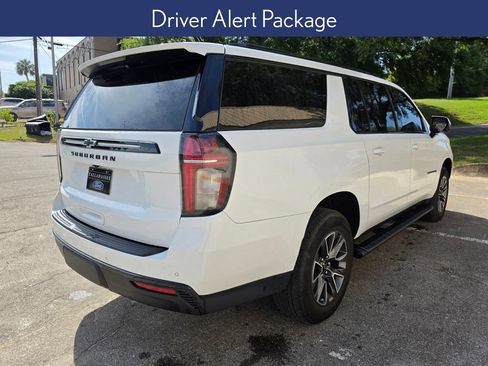 Used 2023 Chevrolet Suburban Z71 w/ Luxury Package AWD/4WD image 3