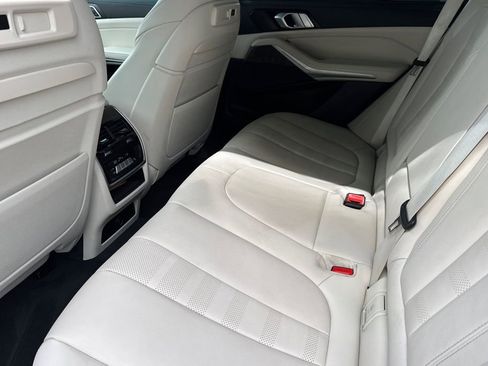 Used 2022 BMW X5 xDrive40i w/ Executive Package image 12