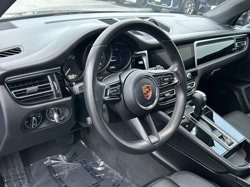 Used 2025 Porsche Macan AWD/4WD image 13