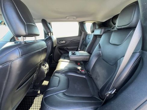 Used 2020 Jeep Cherokee Latitude Plus image 10