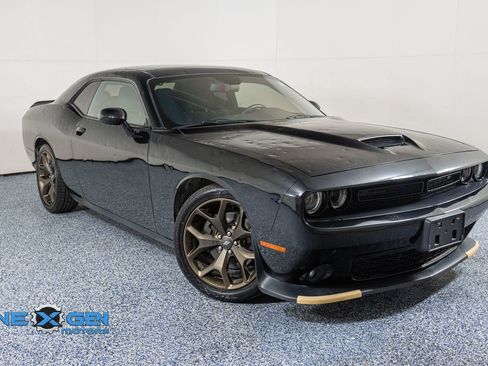 Used 2019 Dodge Challenger GT RWD image 1