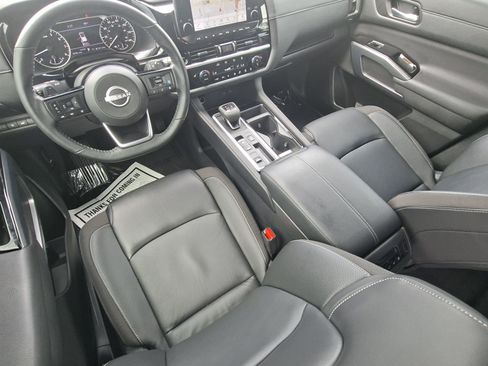 Used 2025 Nissan Pathfinder SL w/ Cargo Package FWD image 18