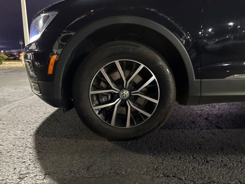 Used 2021 Volkswagen Tiguan SE w/ Panoramic Sunroof Package image 29