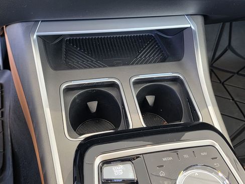 Used 2023 BMW 740i image 23