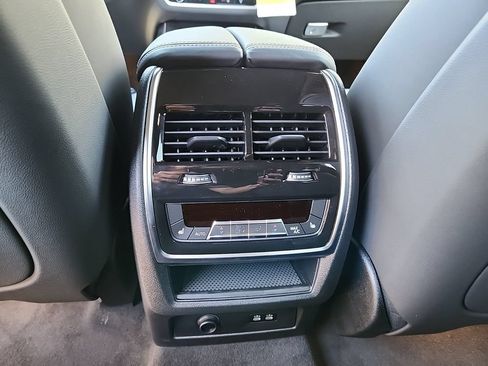 Certified 2025 BMW X7 M60i AWD/4WD image 17