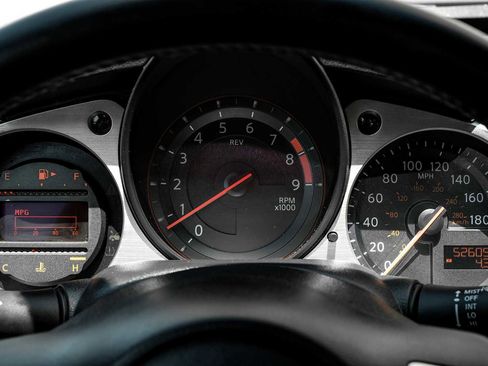 Used 2015 Nissan 370Z Touring RWD image 18