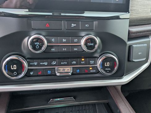 Used 2022 Ford Expedition Max Limited AWD/4WD image 23