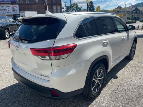 Used 2017 Toyota Highlander XLE AWD/4WD image 6