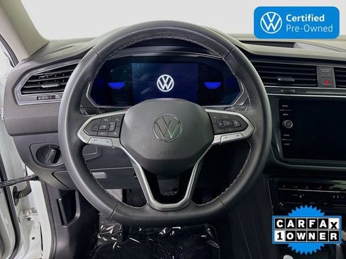 Used 2023 Volkswagen Tiguan SE w/ Panoramic Sunroof Package image 12