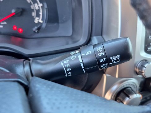 Used 2020 Toyota 4Runner SR5 AWD/4WD image 31