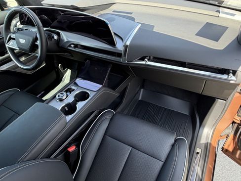 New 2027 Cadillac Vistiq Platinum w/ LPO, Floor Liner Package AWD/4WD image 8