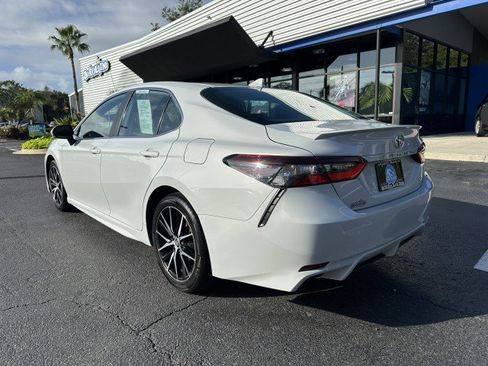 Used 2023 Toyota Camry SE image 4