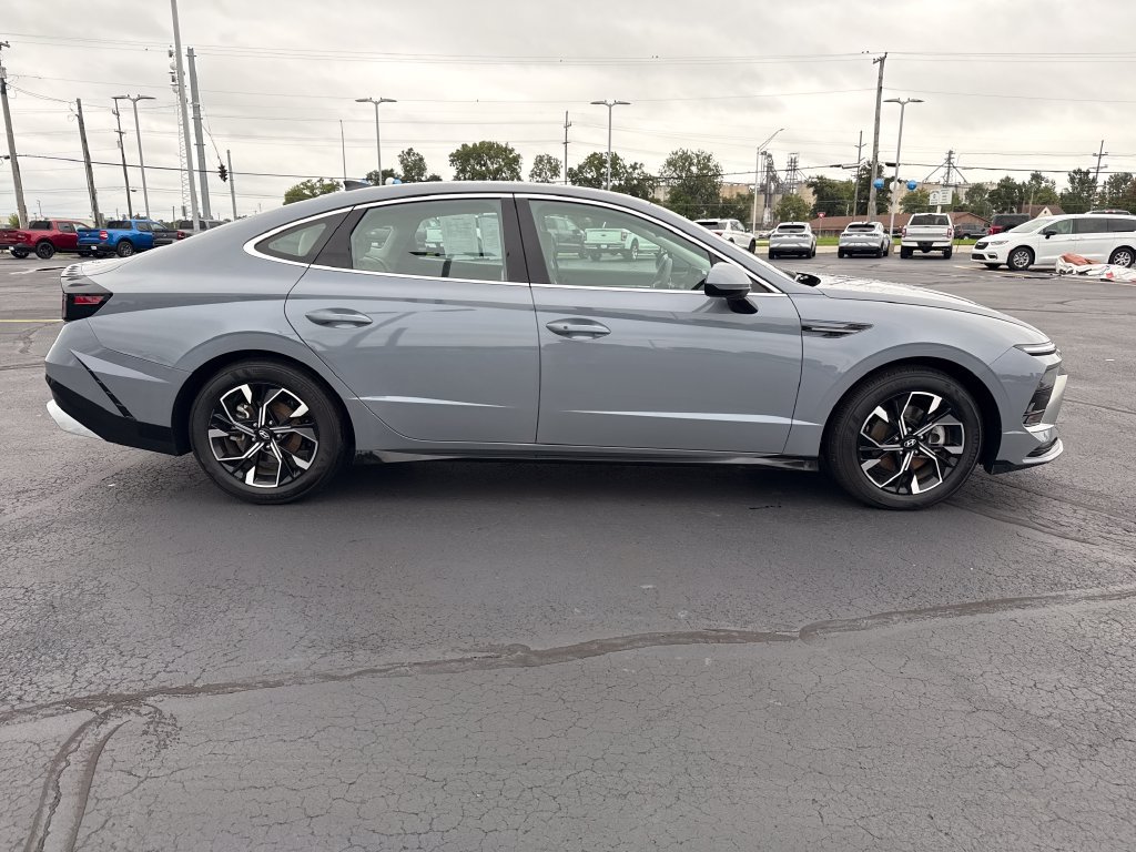 Used 2025 Hyundai Sonata SEL FWD image 7