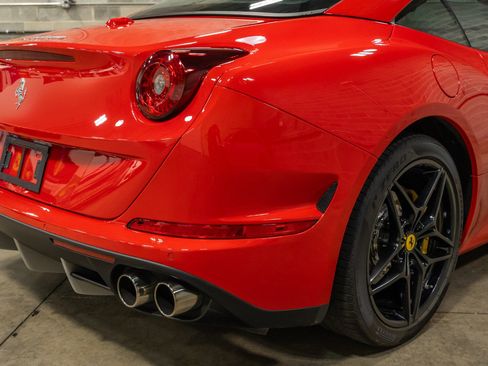 Used 2015 Ferrari California T RWD image 29
