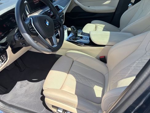 Used 2023 BMW 530i w/ Premium Package RWD image 3