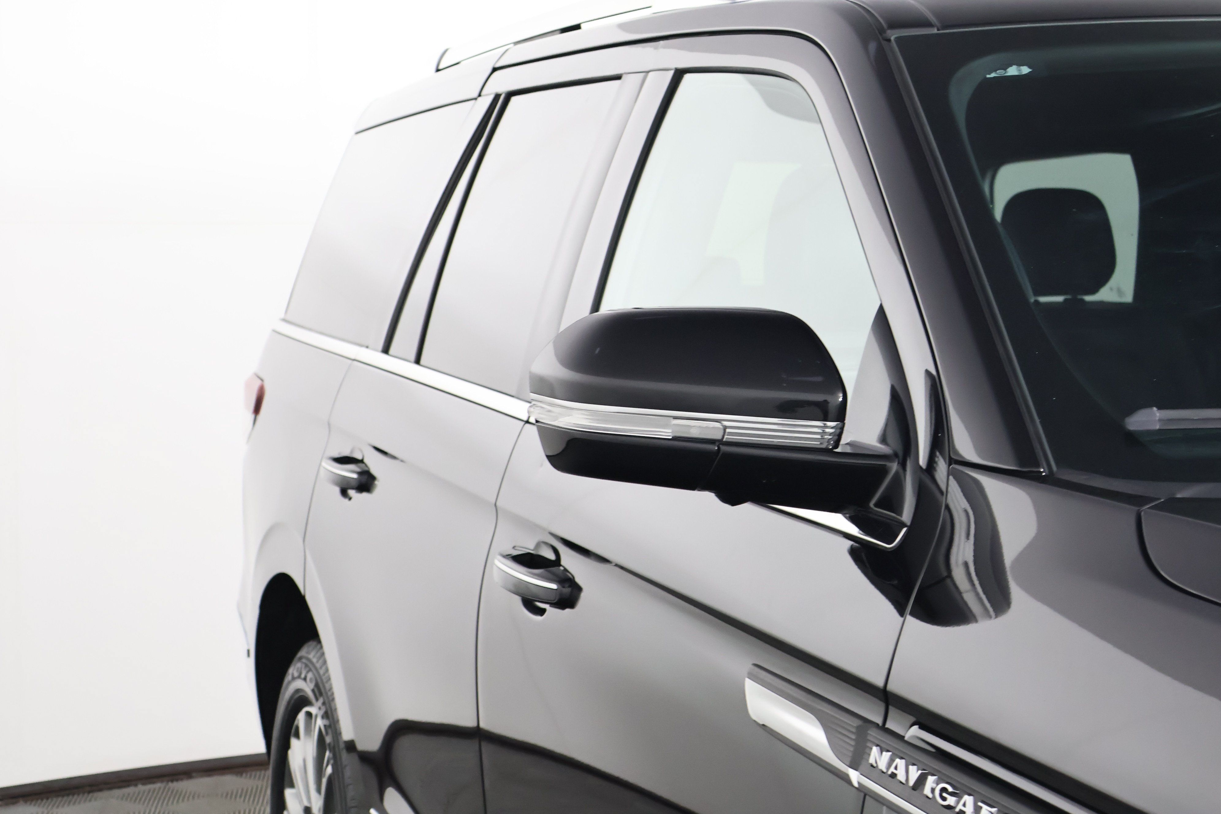 Used 2024 Lincoln Navigator Premiere AWD/4WD image 14