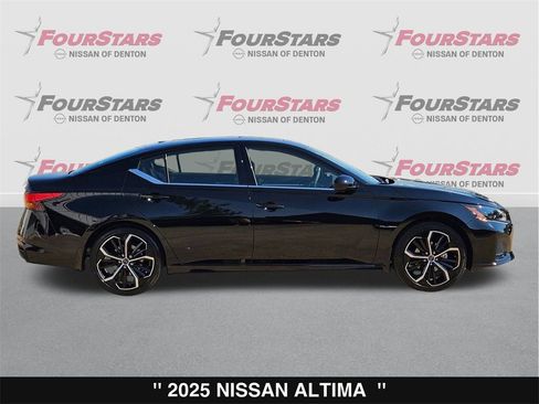 New 2025 Nissan Altima 2.5 SR image 3
