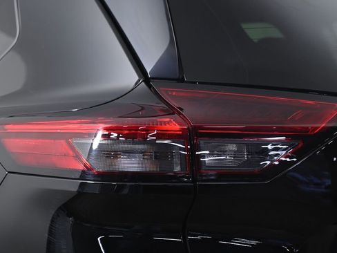 Certified 2023 Nissan Rogue SV image 7