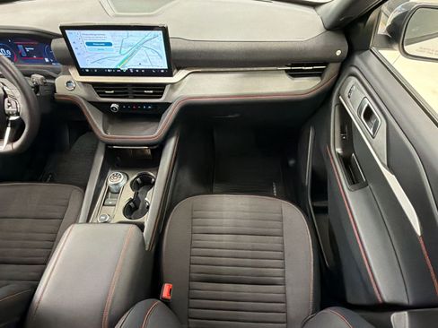 Used 2025 Ford Explorer ST-Line w/ ST-Line Street Pack AWD/4WD image 28