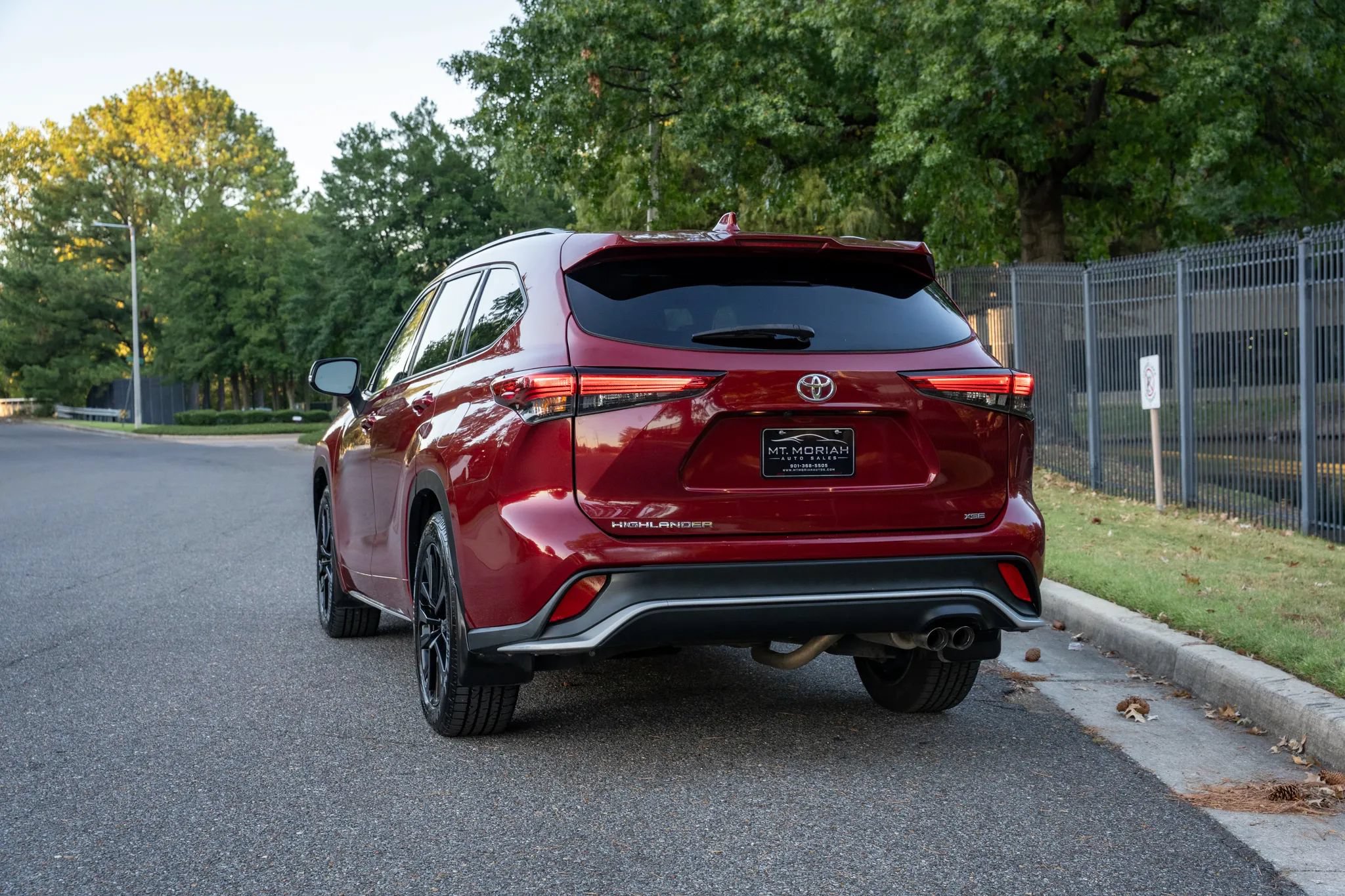 Used 2023 Toyota Highlander XSE FWD image 7