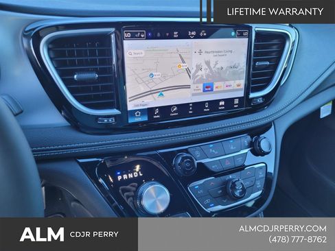 New 2026 Chrysler Pacifica Limited w/ S Appearance Package FWD image 27