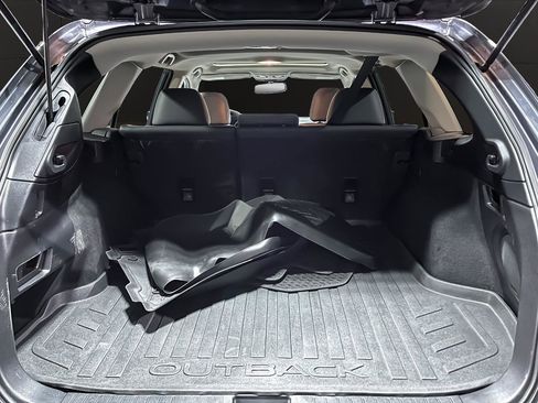 Used 2017 Subaru Outback 2.5i Limited image 9