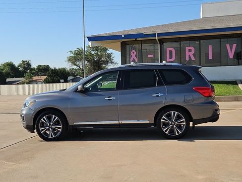 Used 2017 Nissan Pathfinder Platinum FWD image 9