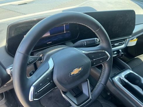Used 2025 Chevrolet Equinox EV LT w/ Comfort Package FWD image 12