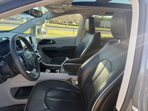 Used 2022 Chrysler Pacifica Limited image 15
