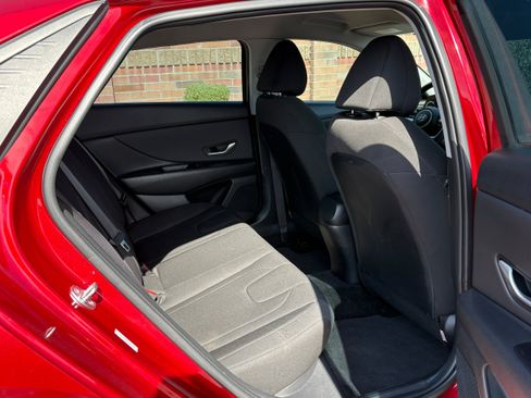 Used 2023 Hyundai Elantra SEL w/ Convenience Package FWD image 12