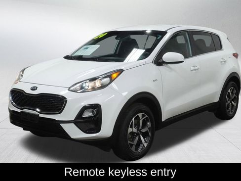 Used 2020 Kia Sportage LX image 2
