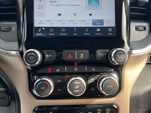 Used 2022 RAM 2500 Laramie w/ Body Color Bumper Group image 39