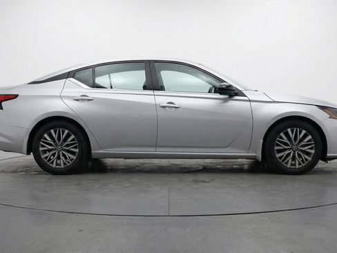 Used 2025 Nissan Altima 2.5 SV image 11