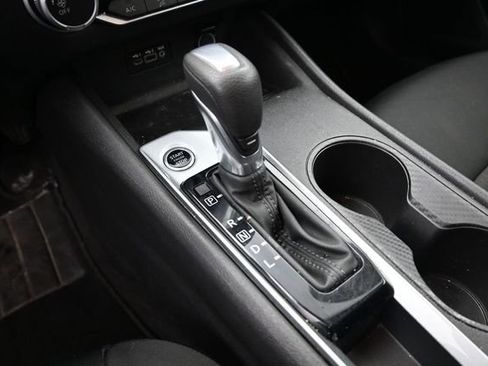 Used 2025 Nissan Altima 2.5 SV FWD image 19