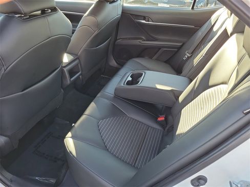 Used 2023 Toyota Camry SE image 19