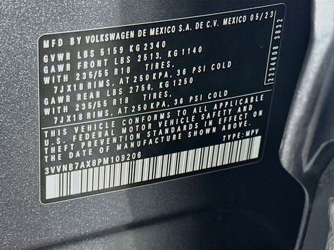 Used 2023 Volkswagen Tiguan SE w/ Panoramic Sunroof Package FWD image 12