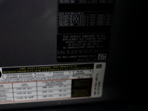 Used 2025 Land Rover Discovery S image 26