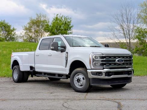 New 2026 Ford F350 XLT w/ XLT Premium Package AWD/4WD image 1