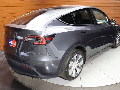 Used 2024 Tesla Model Y Long Range image 12