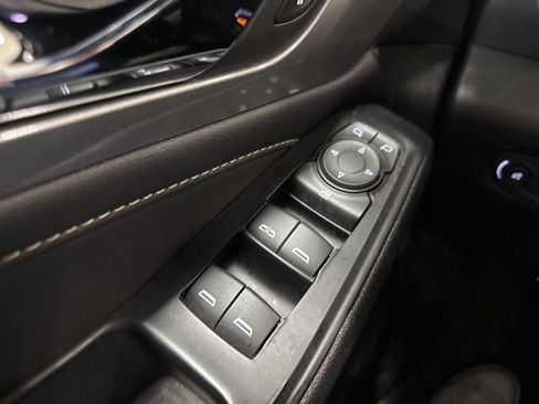 Used 2023 Chevrolet Traverse LT image 16