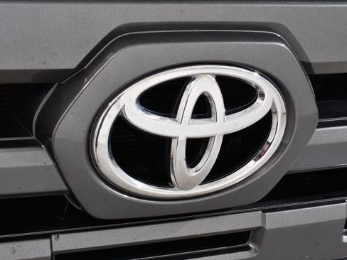 Used 2017 Toyota Tacoma Limited w/ Tow Package AWD/4WD image 20