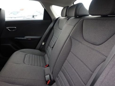 Used 2025 Kia K4 EX image 31