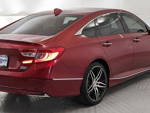 Used 2021 Honda Accord Touring image 3