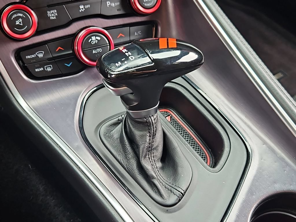 Used 2016 Dodge Challenger R/T RWD image 27
